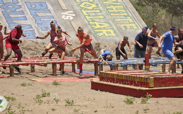 Thumb_survivor-season-30-worlds-apart-premiere-3