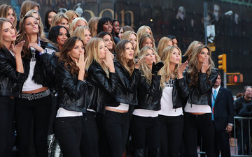 Thumb_victoria_angels_times_square_wxusma18c4wx