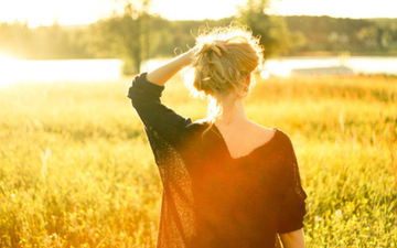 Thumb_black-jumper-blonde-girl-grass-h3rsmile.tumblr.com-hair-favim.com-105821