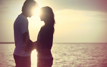 Thumb_couple-sea-beach-love-sun-favim.com-481308