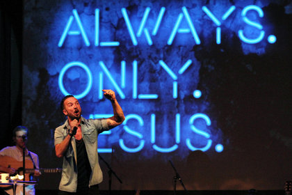 Teaser_12-carl-lentz-pastor-superjumbo