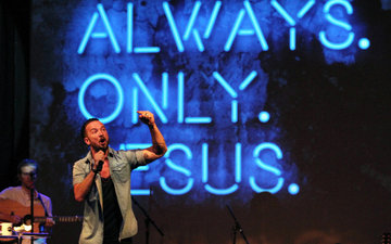 Thumb_12-carl-lentz-pastor-superjumbo