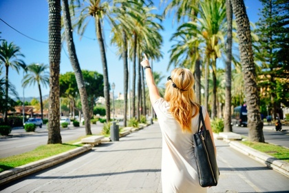 Teaser_person-holiday-vacation-woman-large