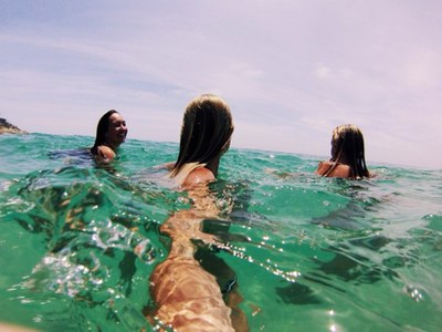 Teaser_art-fashion-friends-girls-favim.com-1891401