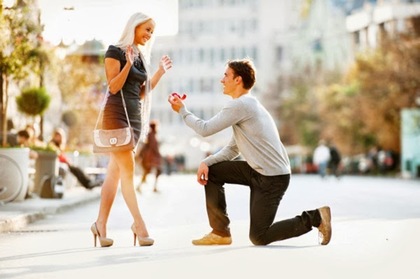 Teaser_wedding-proposal-in-street