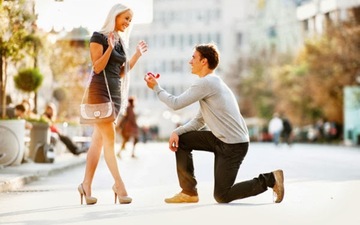 Thumb_wedding-proposal-in-street