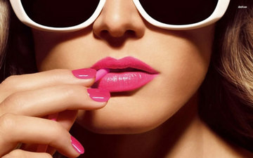 Thumb_lipstick_web