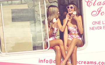 Thumb_fashion-friends-love-summer-favim.com-713474